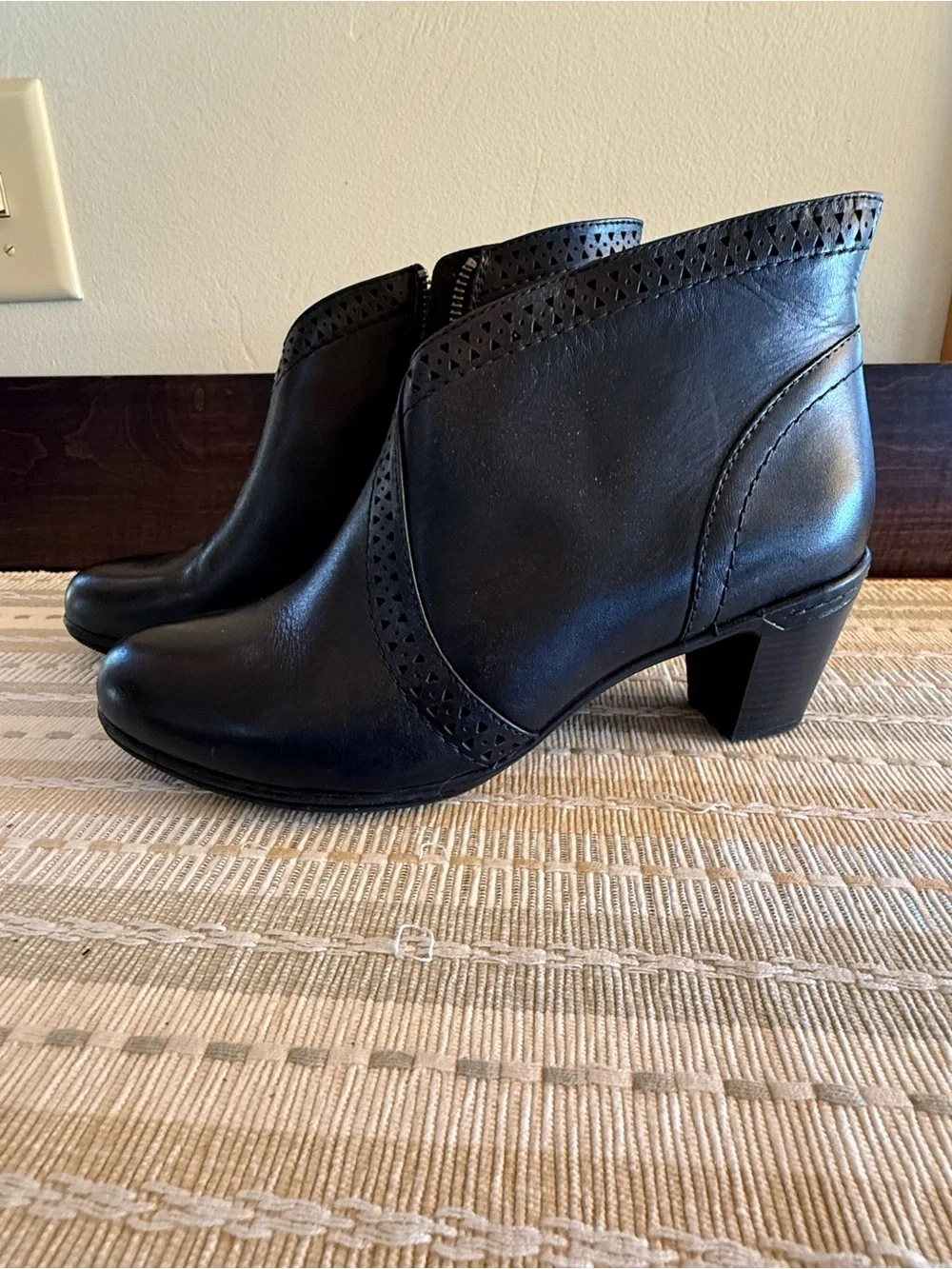 🔥NIB‼️Rockport Black Leather Ankle Boot with Side Zipper - Size 7.5